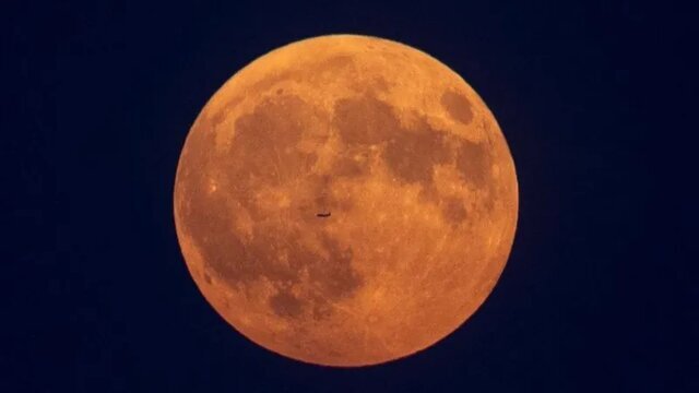 تصاویر ماه‌گرفتگی بامداد چهارشنبه در کشورهای جهان