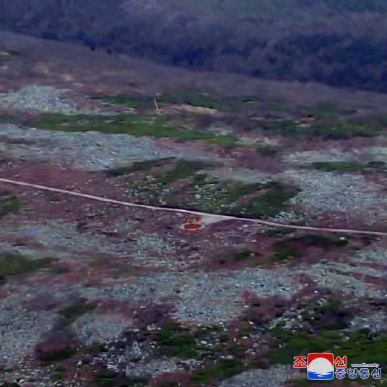 (تصویر) موشک بالستیک با سر جنگی ۴.۵ تُنی به هدف خورد