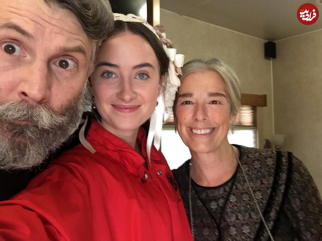 (تصاویر) تغییر چهره الیویا ۳۴ سال بعد از سریال قصه‌های جزیره در ۶۷ سالگی