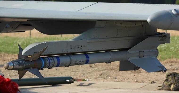 آشنایی با موشک ایم ۹ سایدوایندر (تصاویر)