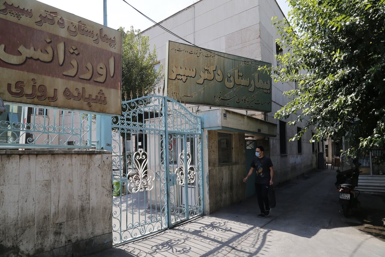 (عکس) سفر به تهران قدیم؛ کار مهم ساکنان کوچه هفت‌کنیسه