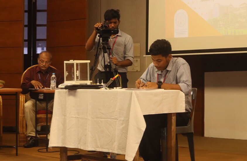 (تصویر) کوچک‌ترین ماشین لباسشویی جهان