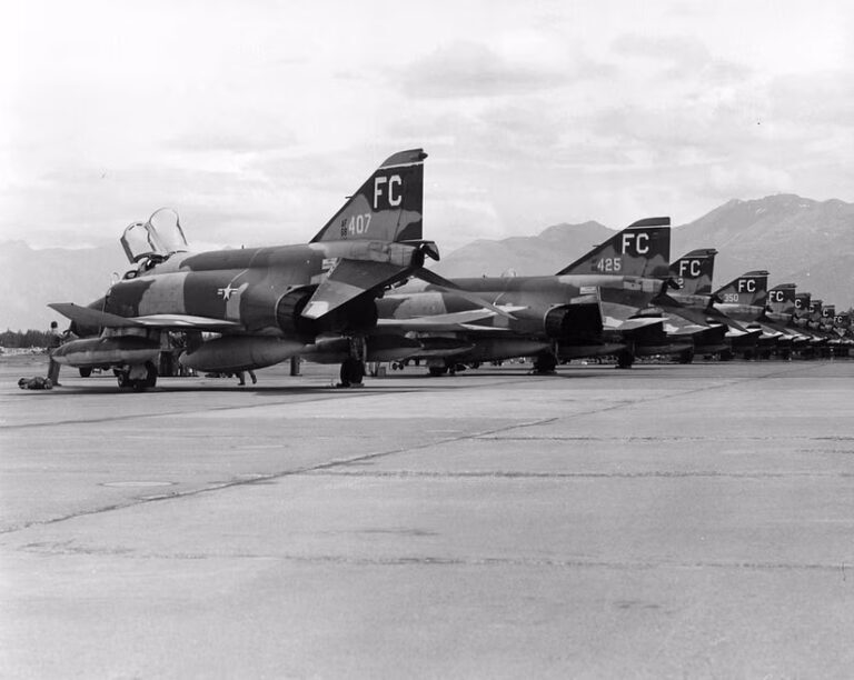 ۵ نسخه اصلی جت جنگنده F-۴ Phantom II که بیشترین تعداد از آن‌ها ساخته شد