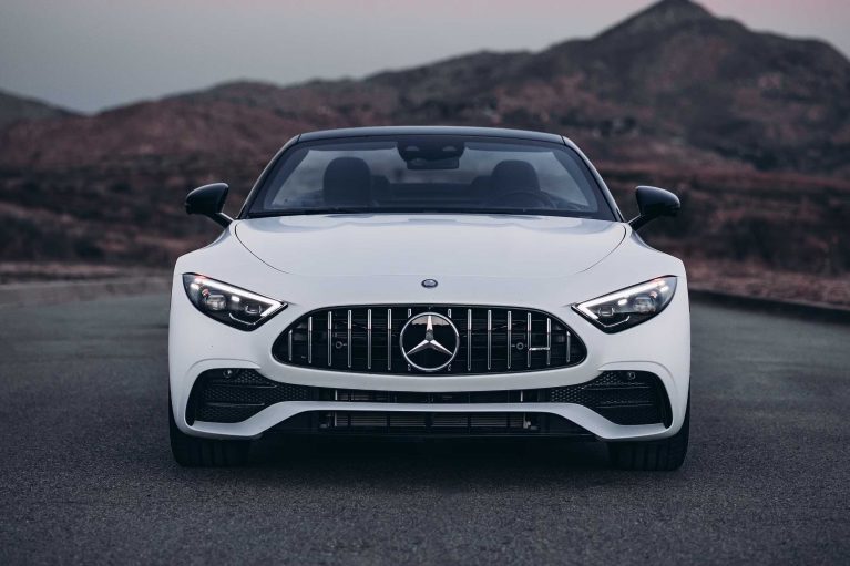 مقایسه جذاب لکسوس LC کانورتیبل و مرسدس AMG SL۴۳؛ کدام‌یک بهتر است؟ ///