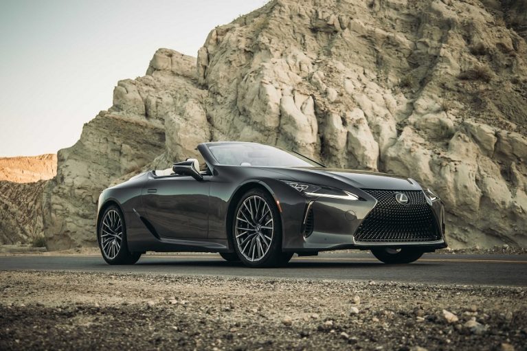 مقایسه جذاب لکسوس LC کانورتیبل و مرسدس AMG SL۴۳؛ کدام‌یک بهتر است؟ ///
