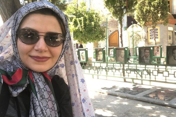 بیوگرافی، عکس‌های شخصی و زندگی خصوصی ملیکا زارعی؛ خاله شادونه (تصاویر)///