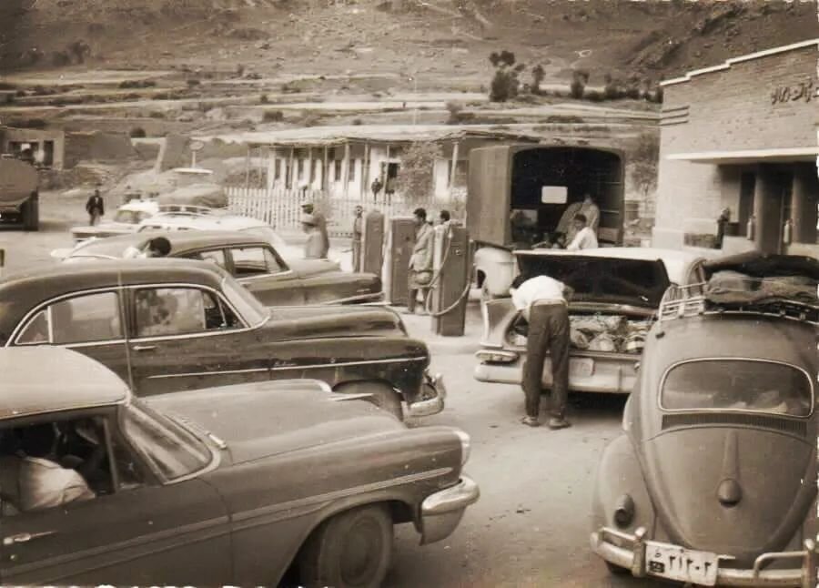پمپ بنزینی در جاده چالوس؛ عکسی از ۶۶ سال پیش (تصویر)