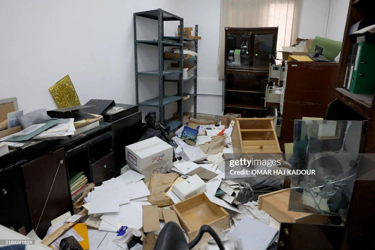 (تصاویر) تعرض گروهی از عناصر مسلح به سفارت ایران در دمشق