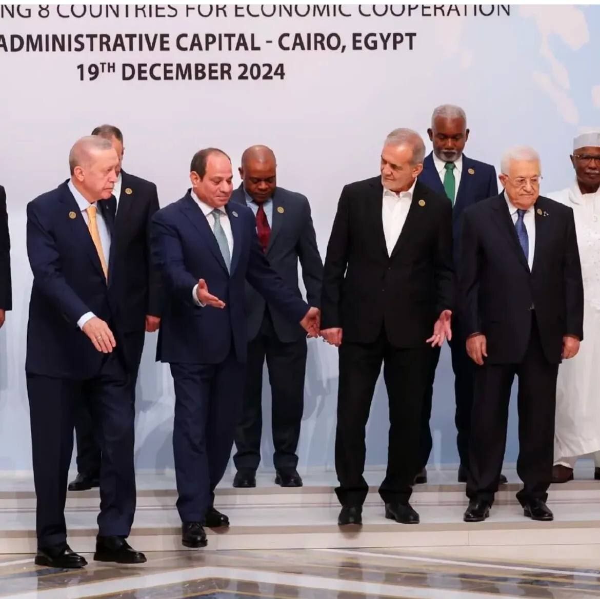 (تصویر) استقبال رییس جمهور مصر از پزشکیان
