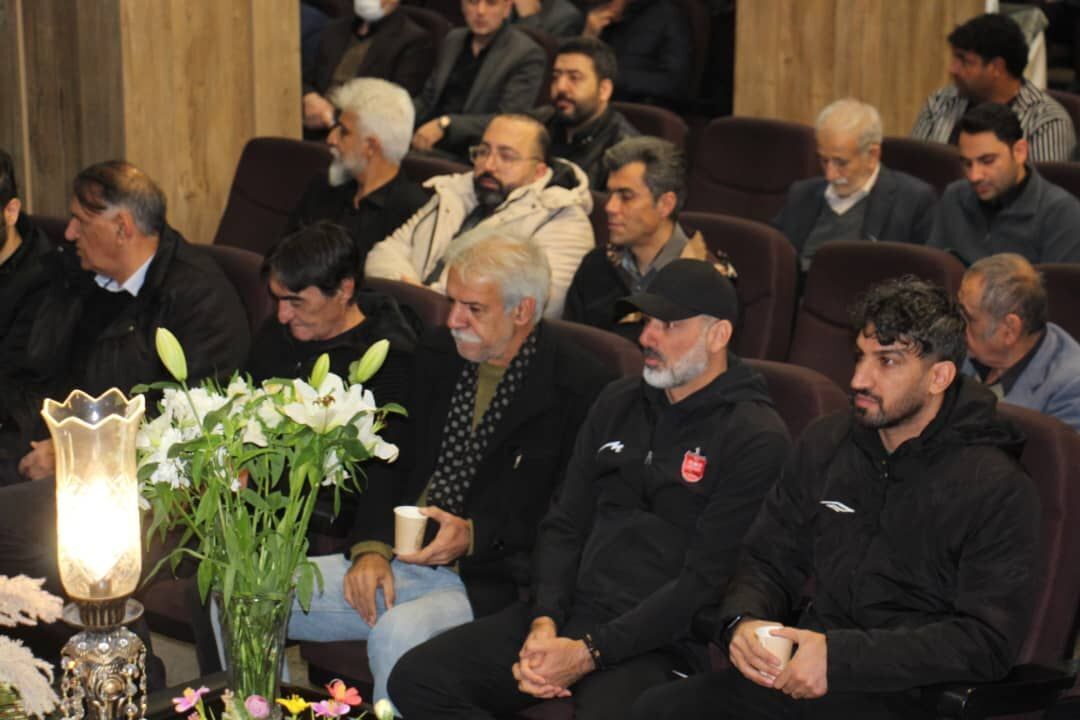 (عکس) پیشکسوتان پرسپولیس در مراسم ختم بانوی هوادار