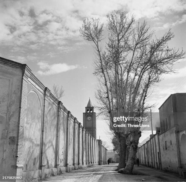 (تصویر) سال ۱۳۲۷؛ نمای بیرونی کلیسای وانک در اصفهان