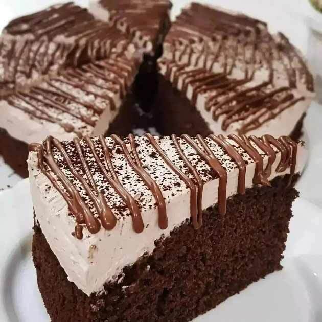 کیک شکلاتی با روکش محلبی؛ طعم بی‌نظیر شکلات و کرم
