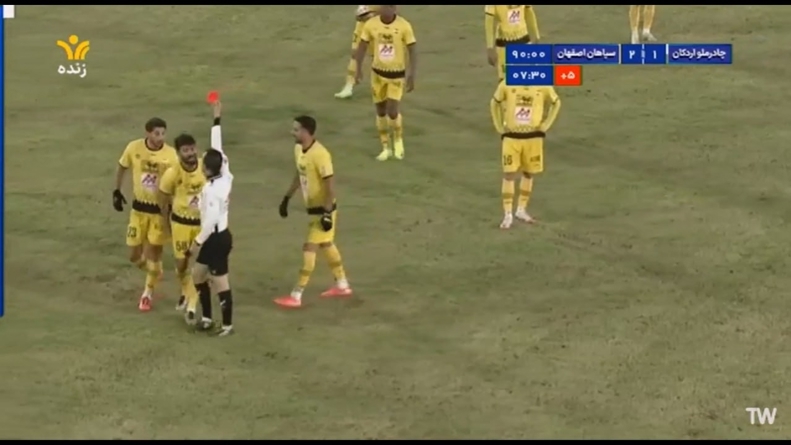 علت حرکت جنجالی محبی به سمت هواداران چادرملو چه بود؟