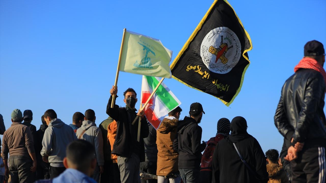 (عکس) پرچم ایران در دست آواره فلسطینی