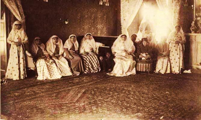تصویر؛ جشن تولد ناصرالدین شاه قاجار با حضور زنان حرمسرا