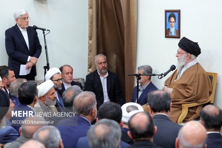 عارف در دیدار با رهبری: دولت در زمینه وضعیت معیشتی برنامه دارد
