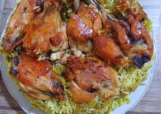ته‌انداز مرغ با سس پستو؛ پلو مخلوط با طعم ویژه