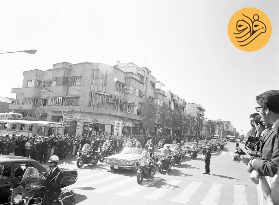 یک عکس یک روایت: عبور نیل الدن آرمسترانگ از جلوی شیرینی فرانسه، ۱۳۴۸