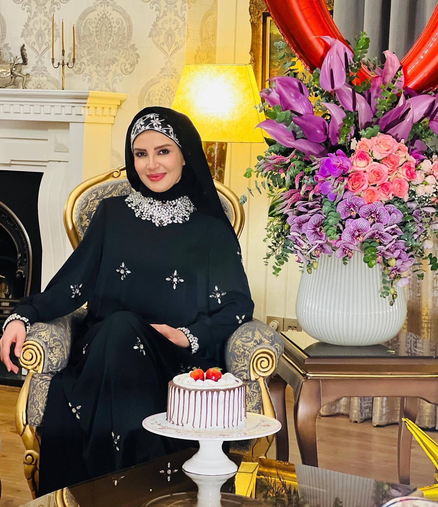 عکس شیک از خاله شادونه در جشن تولدش