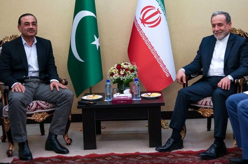 عراقچی و عاصم منیر